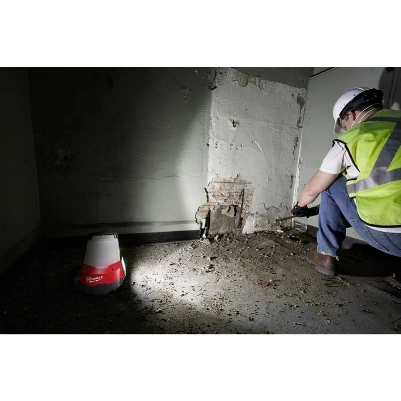 2144-20 M18 18 Volt Lithium-Ion Cordless RADIUS Compact Site Light with Flood Mode - Tool Only - Image 7