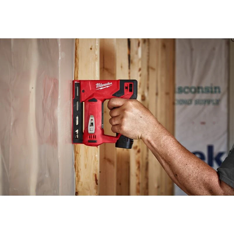 2447-21 M12 12 Volt Lithium-Ion Cordless 3/8 in. Crown Stapler Kit - Image 3