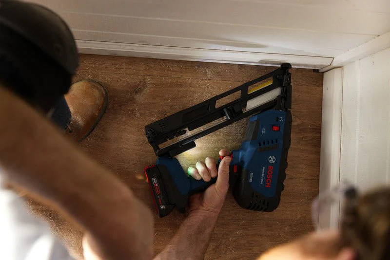 Bosch GNH18V-15MAB12 18V Brushless 15-Gauge Angled Finish Nailer Kit with (1) 2 Ah Standard Power Battery - Image 4