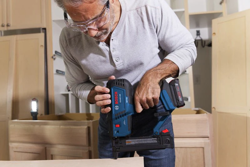 Bosch GTH18V-18MB12 18V Brushless 18-Gauge Narrow Crown Stapler Kit with (1) 2 Ah Standard Power Battery - Image 6