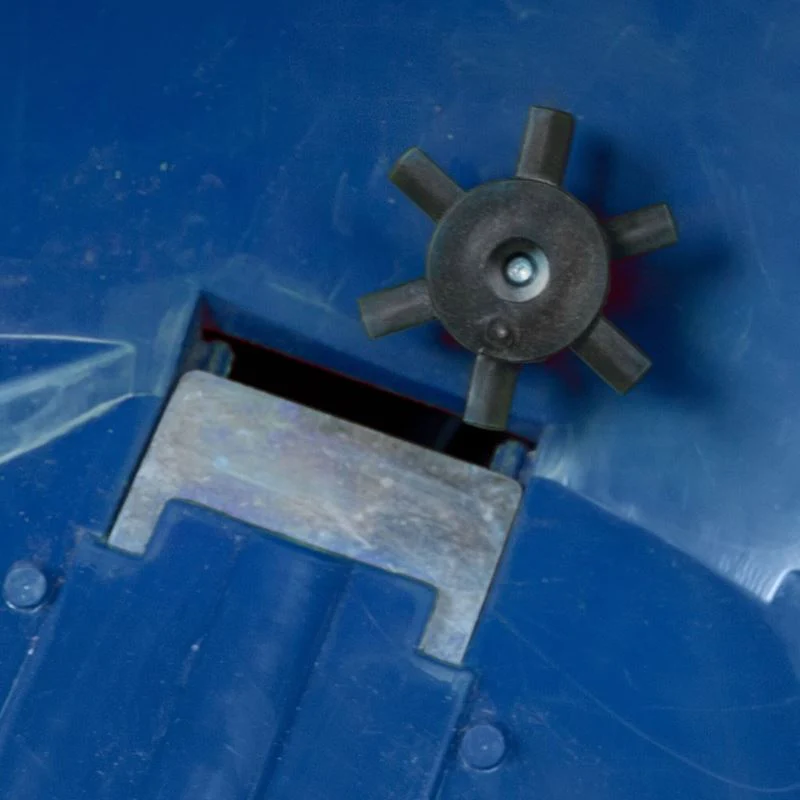 Chapin 8201A 80lbs Salt Spreader - Image 3