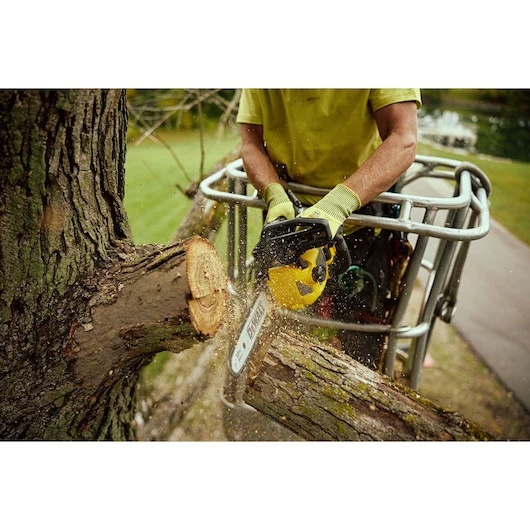 DEWALT 60V MAX* 12 in. Brushless Cordless Compact Top Handle Chainsaw (Tool Only) DCCS673B- CA - Image 6