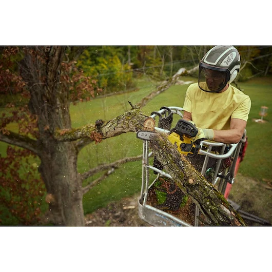 DEWALT 60V MAX* 12 in. Brushless Cordless Compact Top Handle Chainsaw (Tool Only) DCCS673B- CA - Image 7