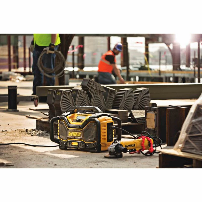DEWALT Bluetooth Charger Radio - DCR025 - Image 3