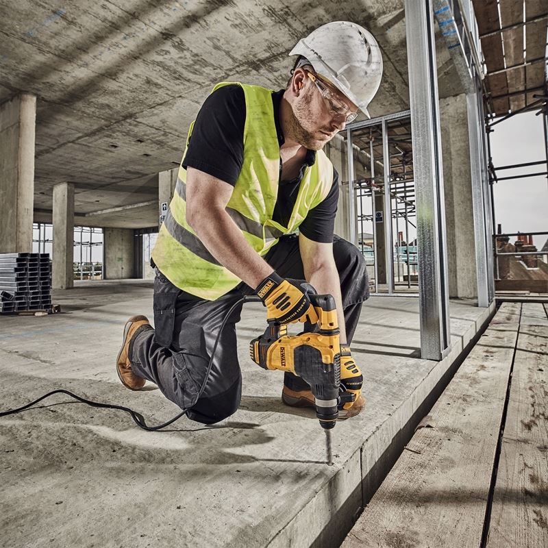 DEWALT D25333K 1-1/8 In SDS+ Rotary Hammer Drill - Image 3