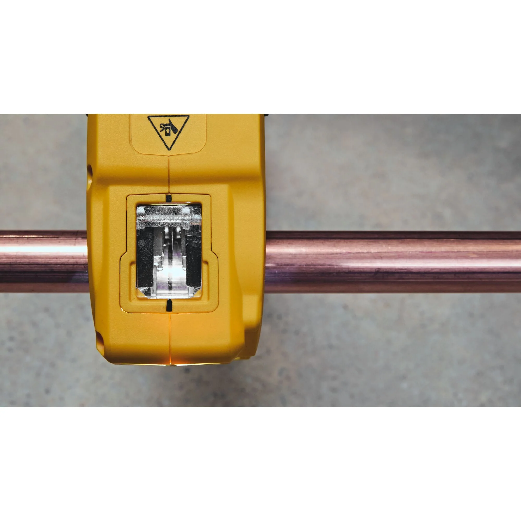 DEWALT DCE154E1 20V MAX* XR® 1-1/4 in. Copper Tubing Cutter Kit - Image 6