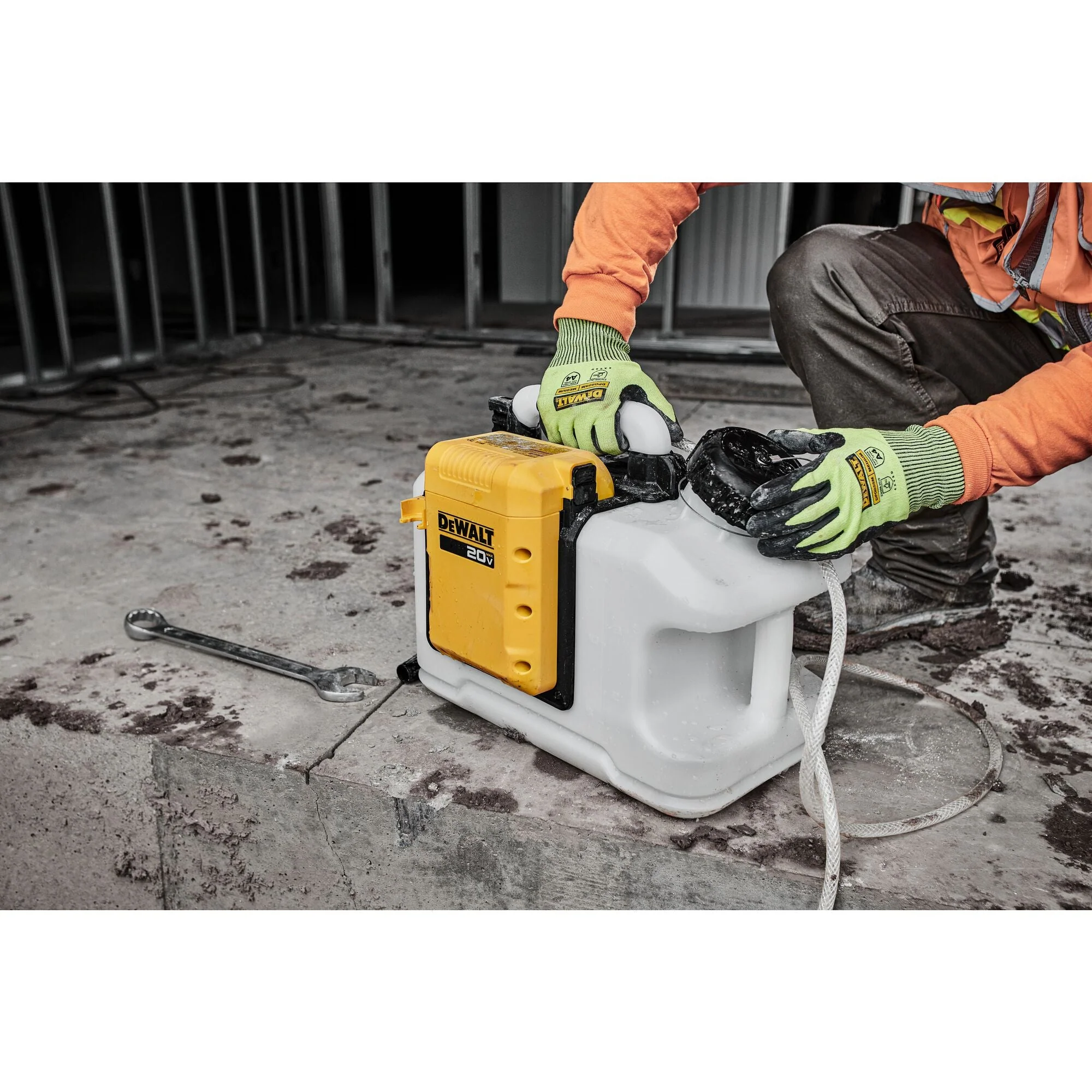 DEWALT DCE6820B 20V MAX* POWERED WATER TANK (BARE TOOL) - Image 8