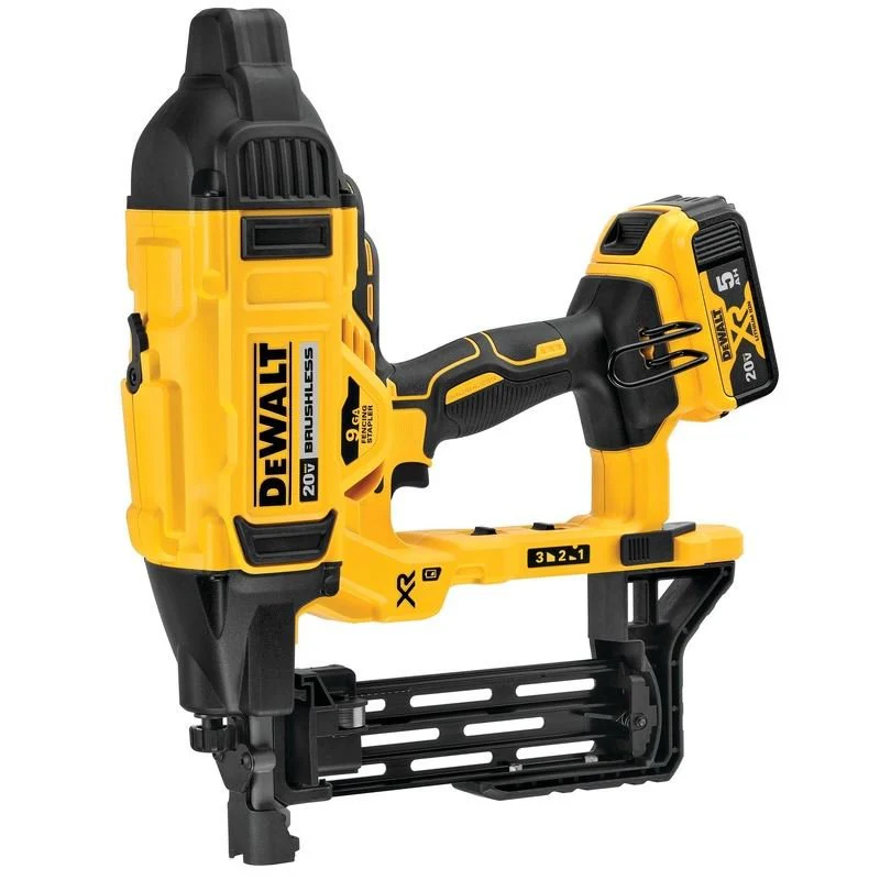 DEWALT DCFS950P2 20V MAX XR 9 GA Cordless Fencing Stapler Kit - Image 3