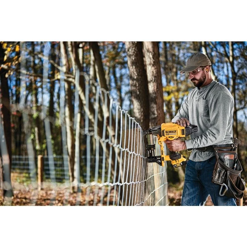 DEWALT DCFS950P2 20V MAX XR 9 GA Cordless Fencing Stapler Kit - Image 8