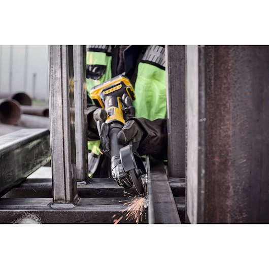 DEWALT DCG432XB ATOMIC COMPACT SERIES™ 20V MAX* 4 in. Extended Cut-Off Tool (Tool Only) - Image 6