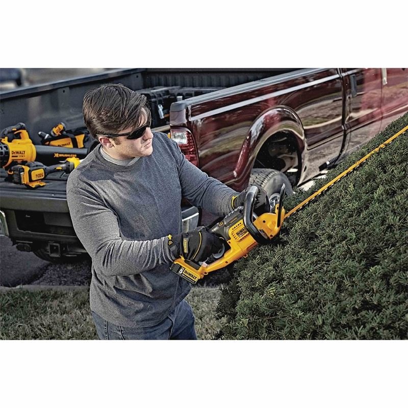 DEWALT DCHT820P1 20V MAX* Lithium Ion Hedge Trimmer (5.0Ah) - Image 2