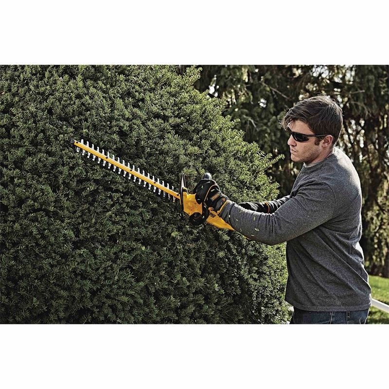 DEWALT DCHT820P1 20V MAX* Lithium Ion Hedge Trimmer (5.0Ah) - Image 3