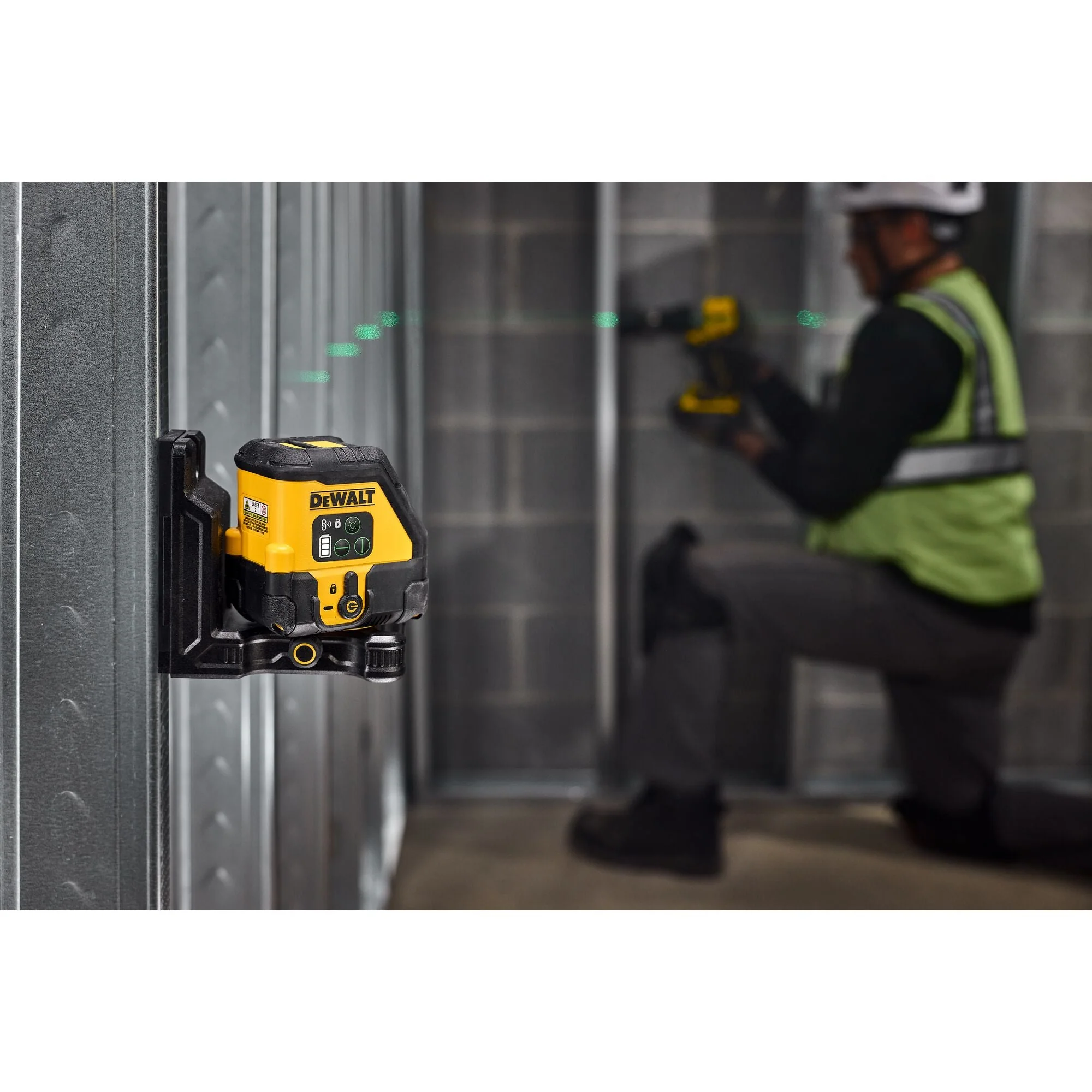 DEWALT DCLE14201GB USB Rechargeable Green Cross Line Laser Base Kit - Image 2
