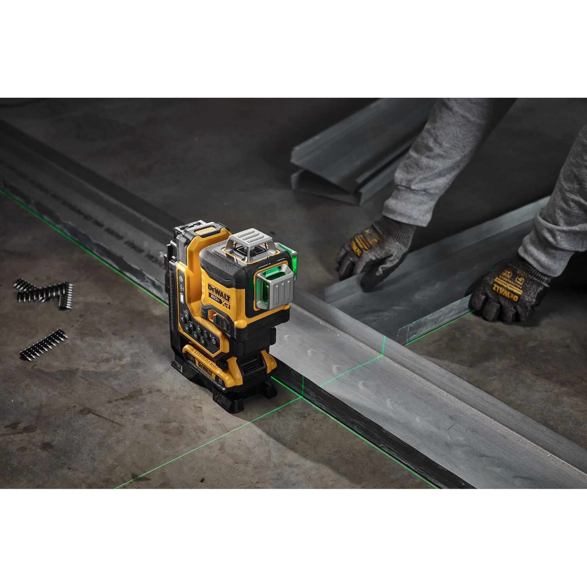 DEWALT DCLE34035D1 20V MAX* XR® Remote Control 360º Line Laser Kit - Image 8