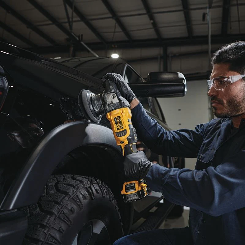 DEWALT DCM848P2 20V MAX* XR® 5 in. (125mm) Cordless Variable Speed Random Orbit Polisher Kit - Image 6
