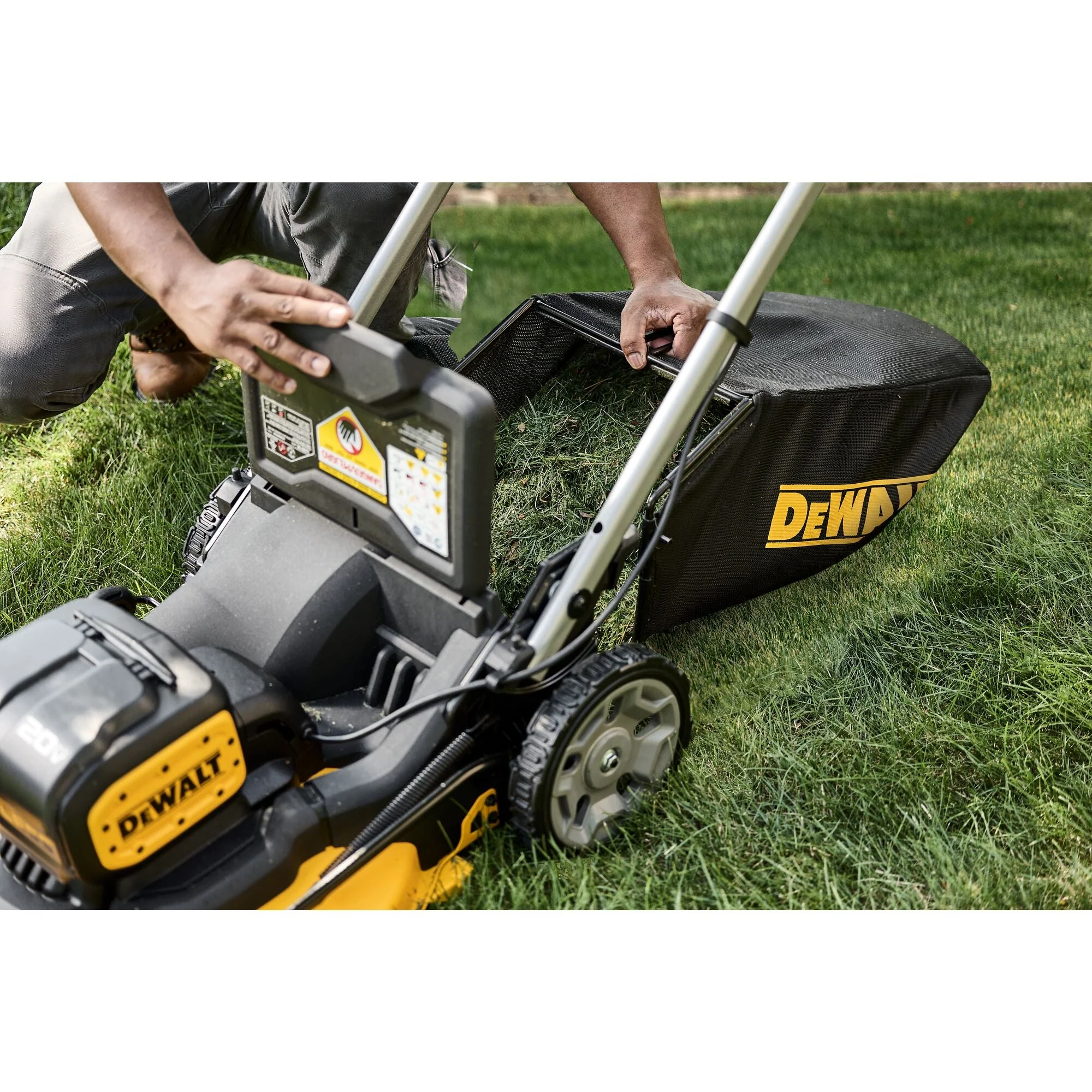 DEWALT DCMWSP256U2-CA 2X20V* MAX XR® Cordless RWD, Self-Propelled Mower Kit - Image 4