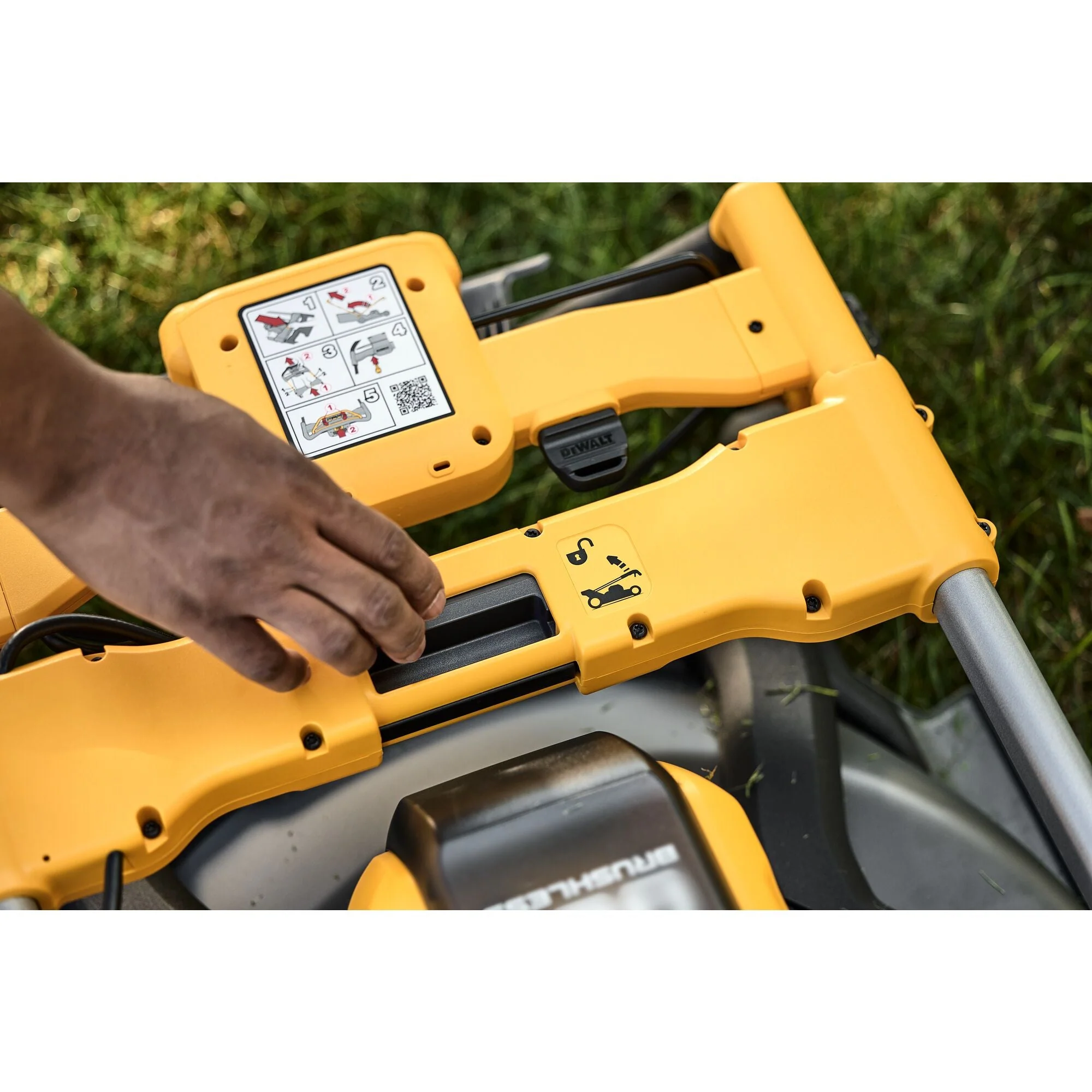 DEWALT DCMWSP256U2-CA 2X20V* MAX XR® Cordless RWD, Self-Propelled Mower Kit - Image 7
