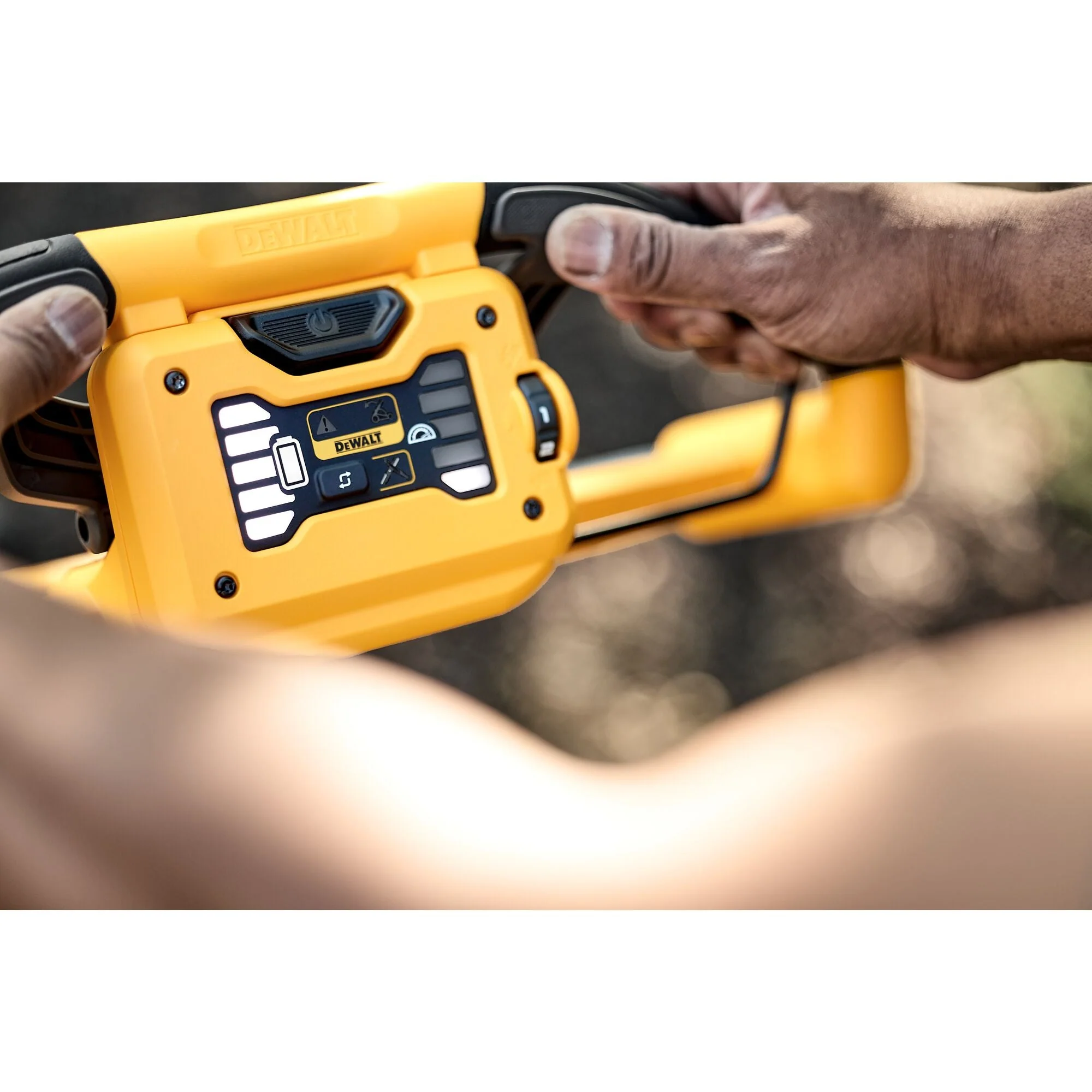 DEWALT DCMWSP256U2-CA 2X20V* MAX XR® Cordless RWD, Self-Propelled Mower Kit - Image 9