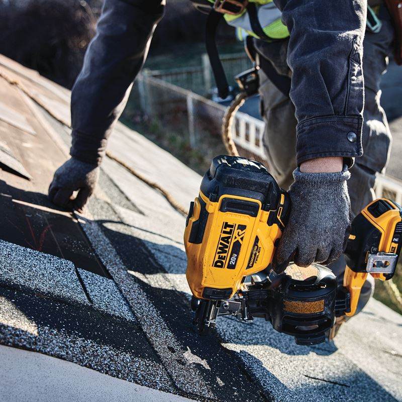 DEWALT DCN45RNB 20V MAX 15deg  Cordless Coil Roofing Nailer - Image 8