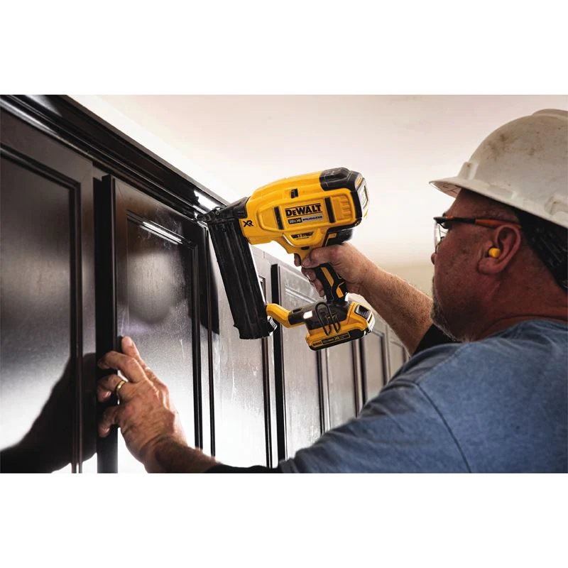 DEWALT DCN680D1 20V 18Ga Brad Nailer - Image 3