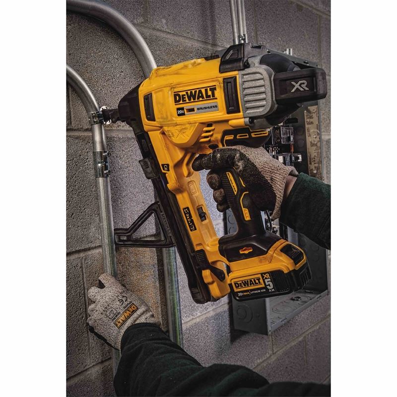 DEWALT DCN891P2 1" Magazine Cordless Concrete Nailer Kit - Image 3