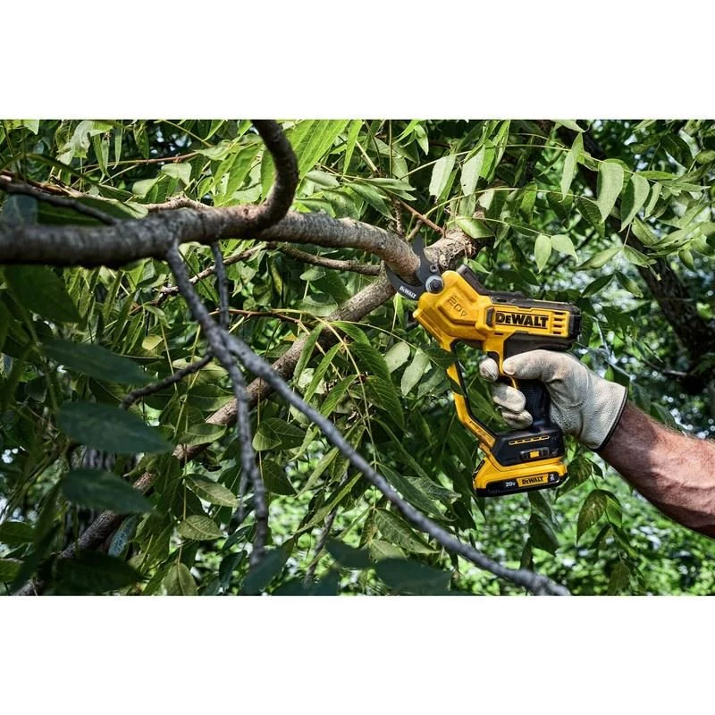 DEWALT DCPR320D1 20V MAX 1-1/2 in. Cordless Pruner Kit - Image 6