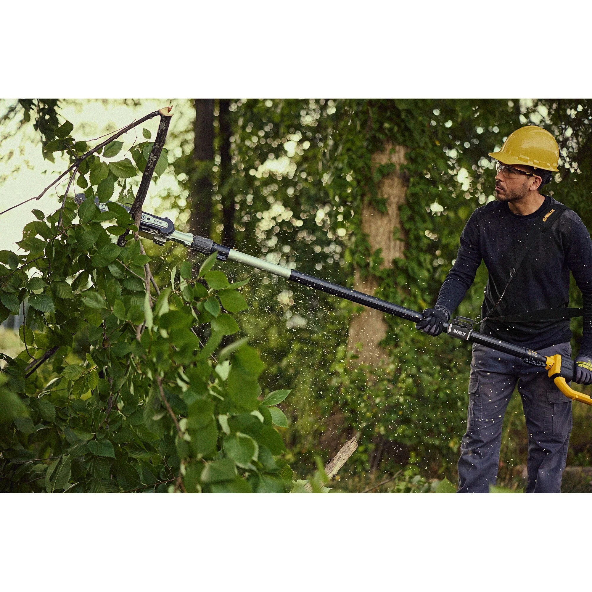DEWALT DCPS671B 60V MAX* 10 in. 140 in. Telescoping Pole Saw (Tool Only) - Image 7