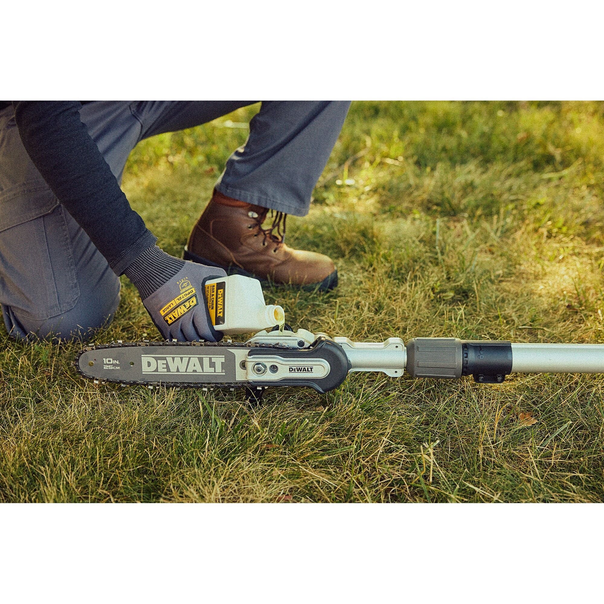 DEWALT DCPS671B 60V MAX* 10 in. 140 in. Telescoping Pole Saw (Tool Only) - Image 8