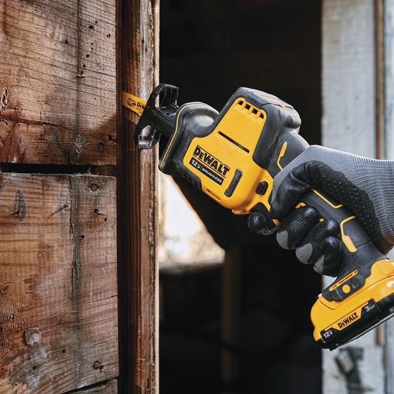 DEWALT DCS312G1 XTREME 12V MAX* Brushless One-Handed Cordless Reciprocating Saw Kit - Image 7