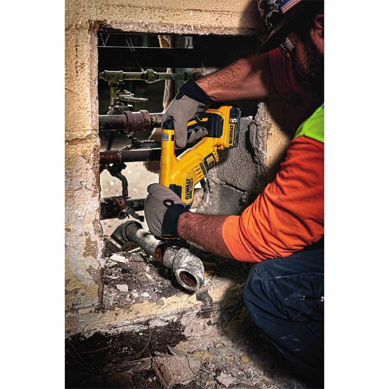 DEWALT DCS367P1 20V MAX* XR Brushless Compact Reciprocating Saw Kit (5.0 Ah) - Image 5