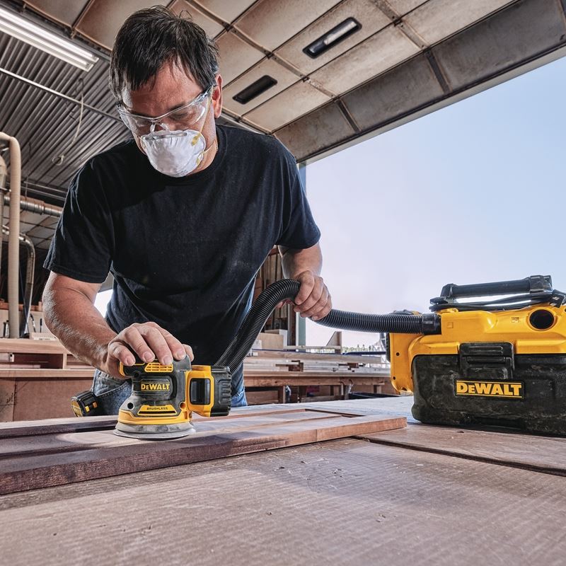 DEWALT DCW210P1 20V MAX* XR Brushless 5 in. Cordless Variable Speed Random Orbital Sander Kit (5.0 Ah Battery) - Image 3