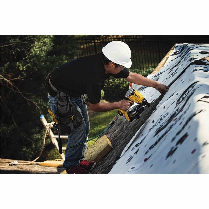 DEWALT DW45RN Coil Roofing Nailer - Image 4
