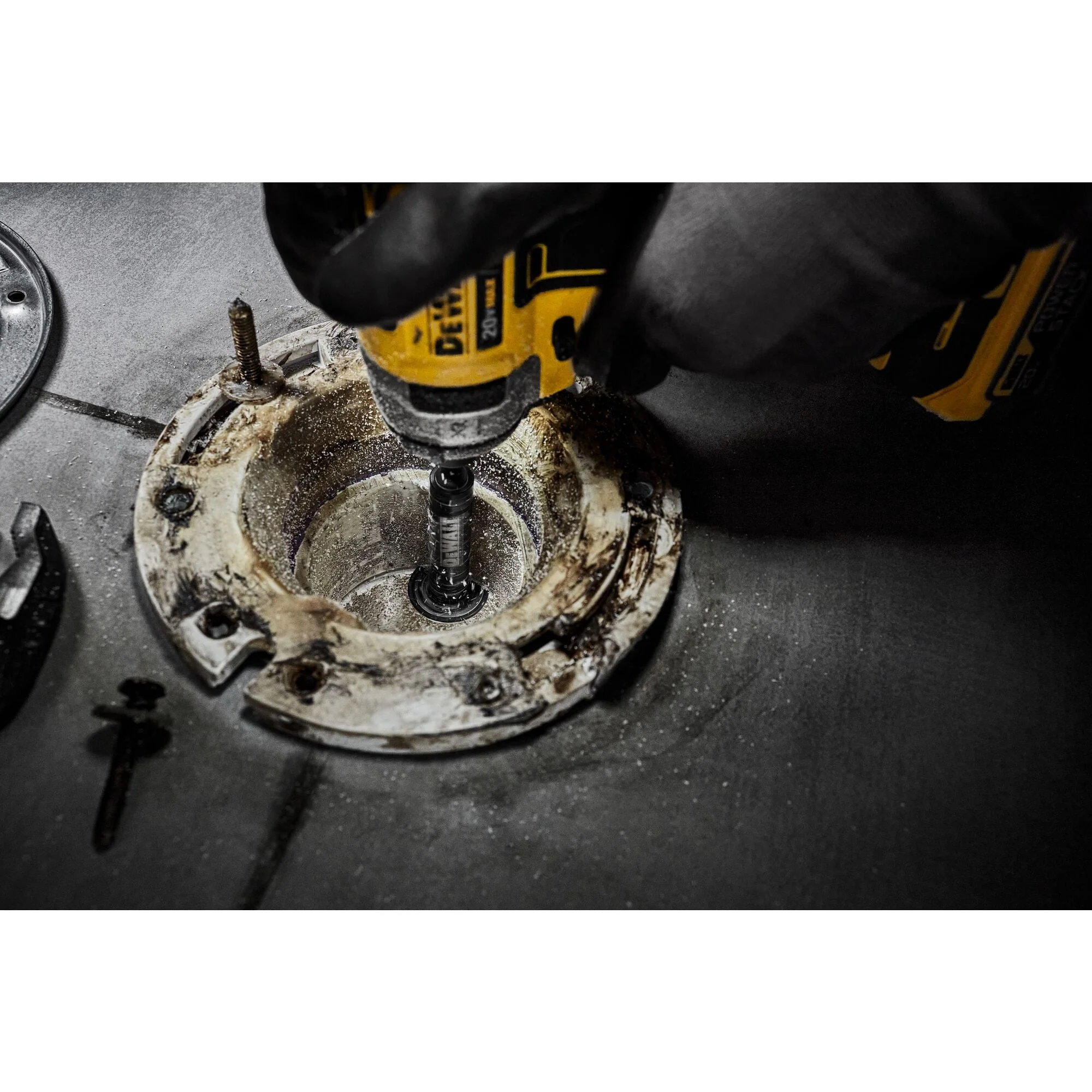 DEWALT DWAIPCIR Impact Connect Inside PVC Pipe Cutter - Image 7