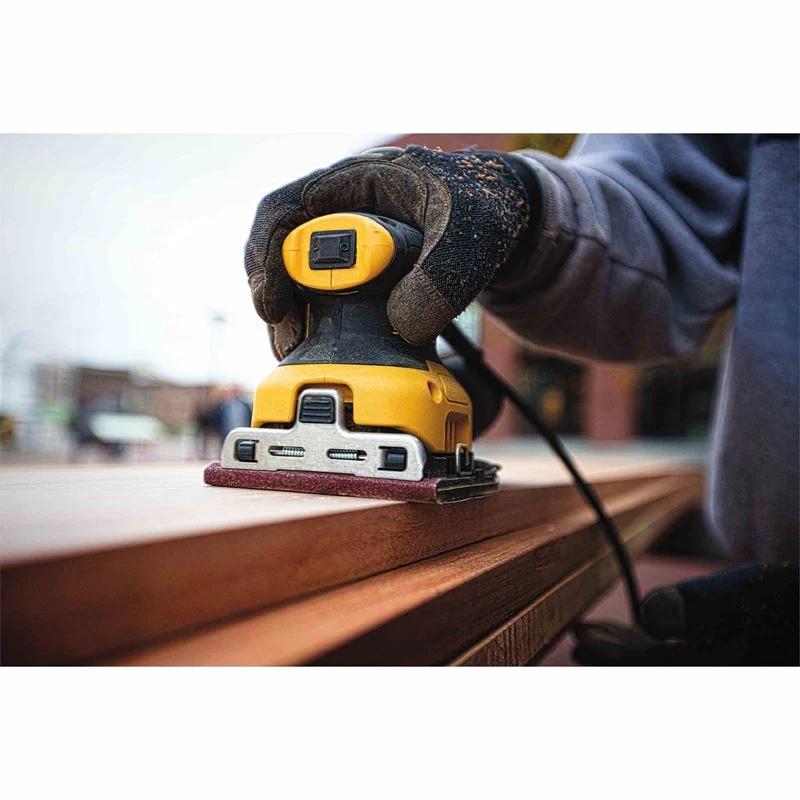 DEWALT DWE6411K 1/4 Sheet Palm Grip Sander Kit - Image 4