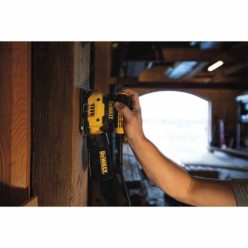 DEWALT DWE6411K 1/4 Sheet Palm Grip Sander Kit - Image 6