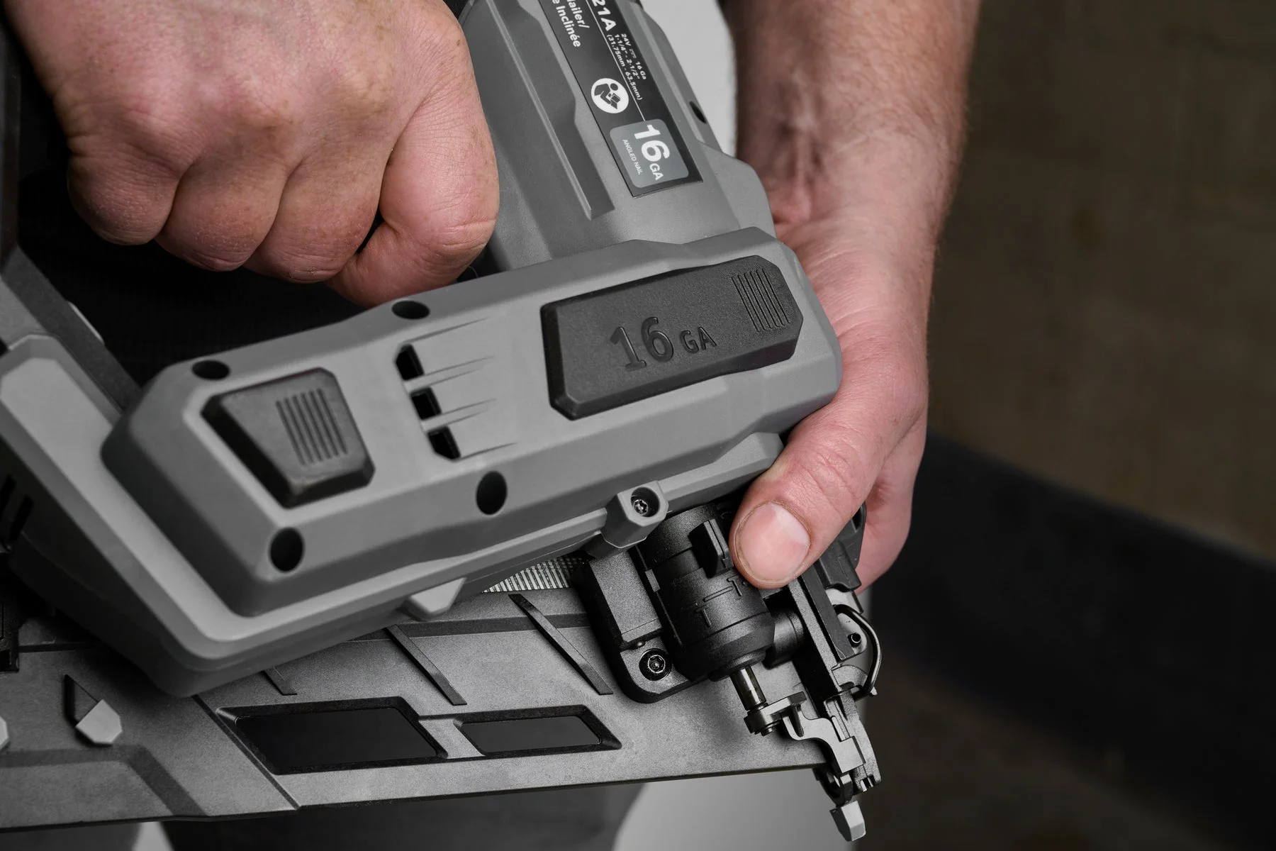 FLEX FX4321A-1A 16Ga Angled Finish Nailer Kit - Image 11
