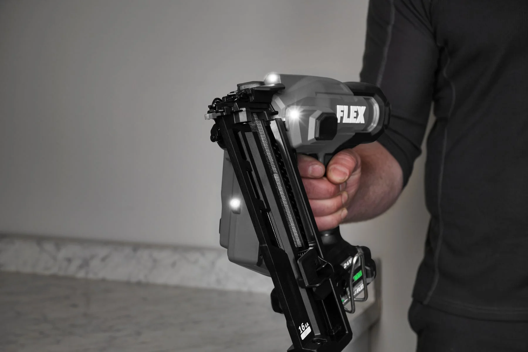 FLEX FX4321A-1A 16Ga Angled Finish Nailer Kit - Image 12