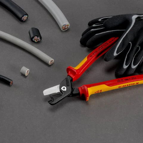 KNIPEX 95 18 225 SBA KNIPEX StepCut® XL Cable Shears with Step Cut - Image 3