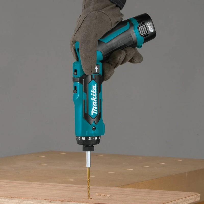 Makita DF012DSE 7.2V Li-Ion 1/4" Hex Drill-Driver - Image 5