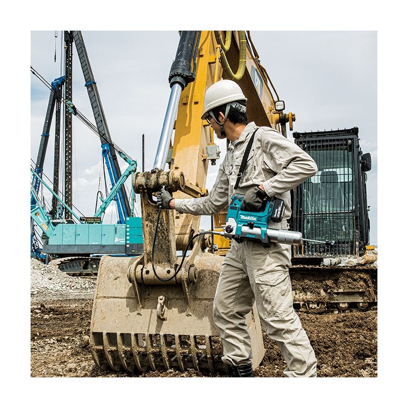 Makita DGP180Z 18V Cordless Grease Gun - Image 3