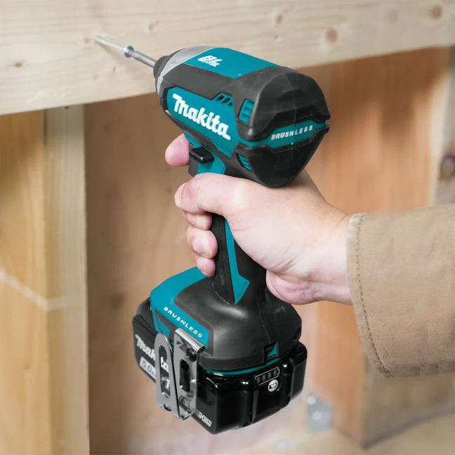 Makita DTD153SAX2 18V LXT Brushless 1/4" Impact Driver - Image 4