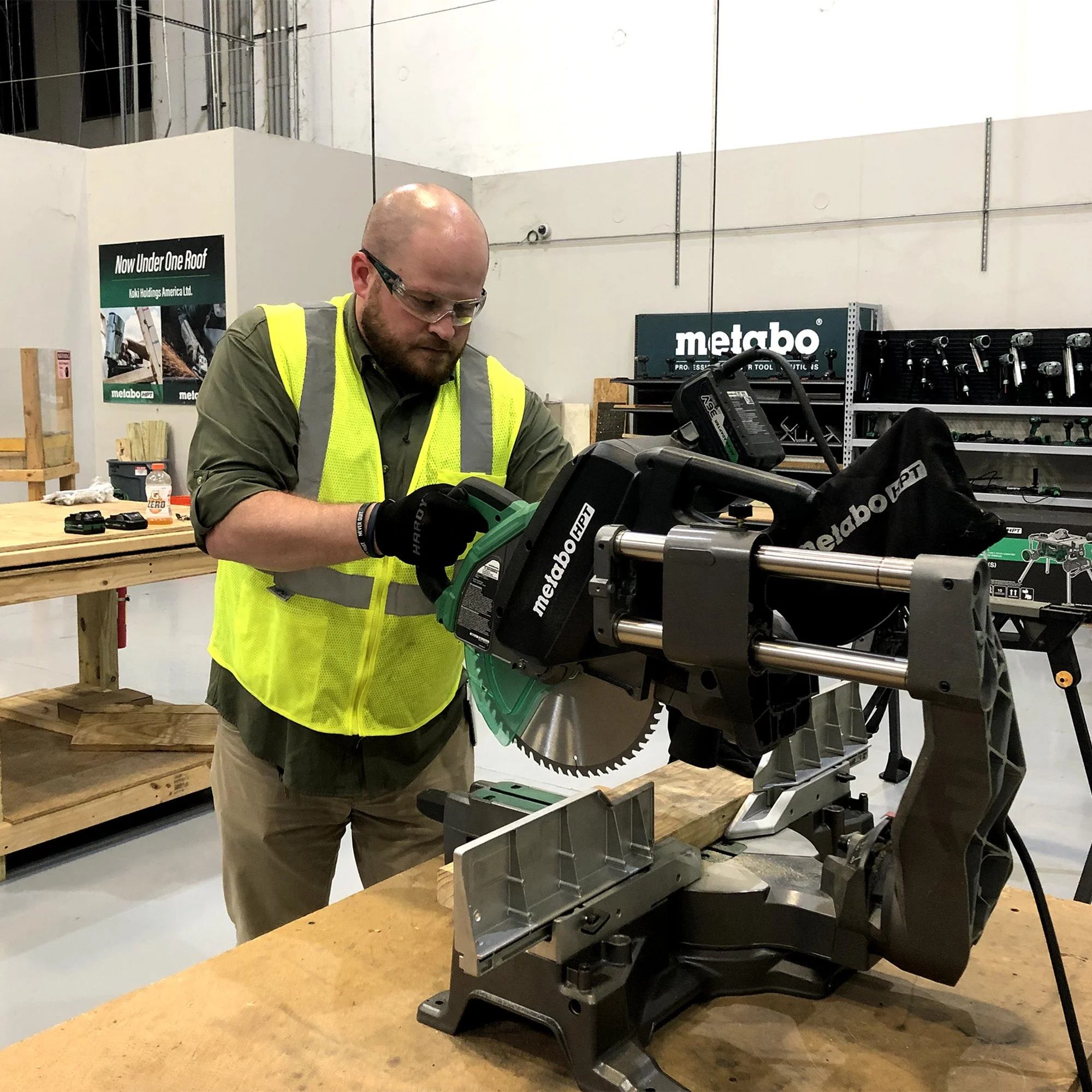 metabo HPT C3612DRAQ4M 36V MultiVolt™ 12" Dual Bevel Sliding Miter Saw w/ Torque Boost Technology (Tool Body Only) - Image 5