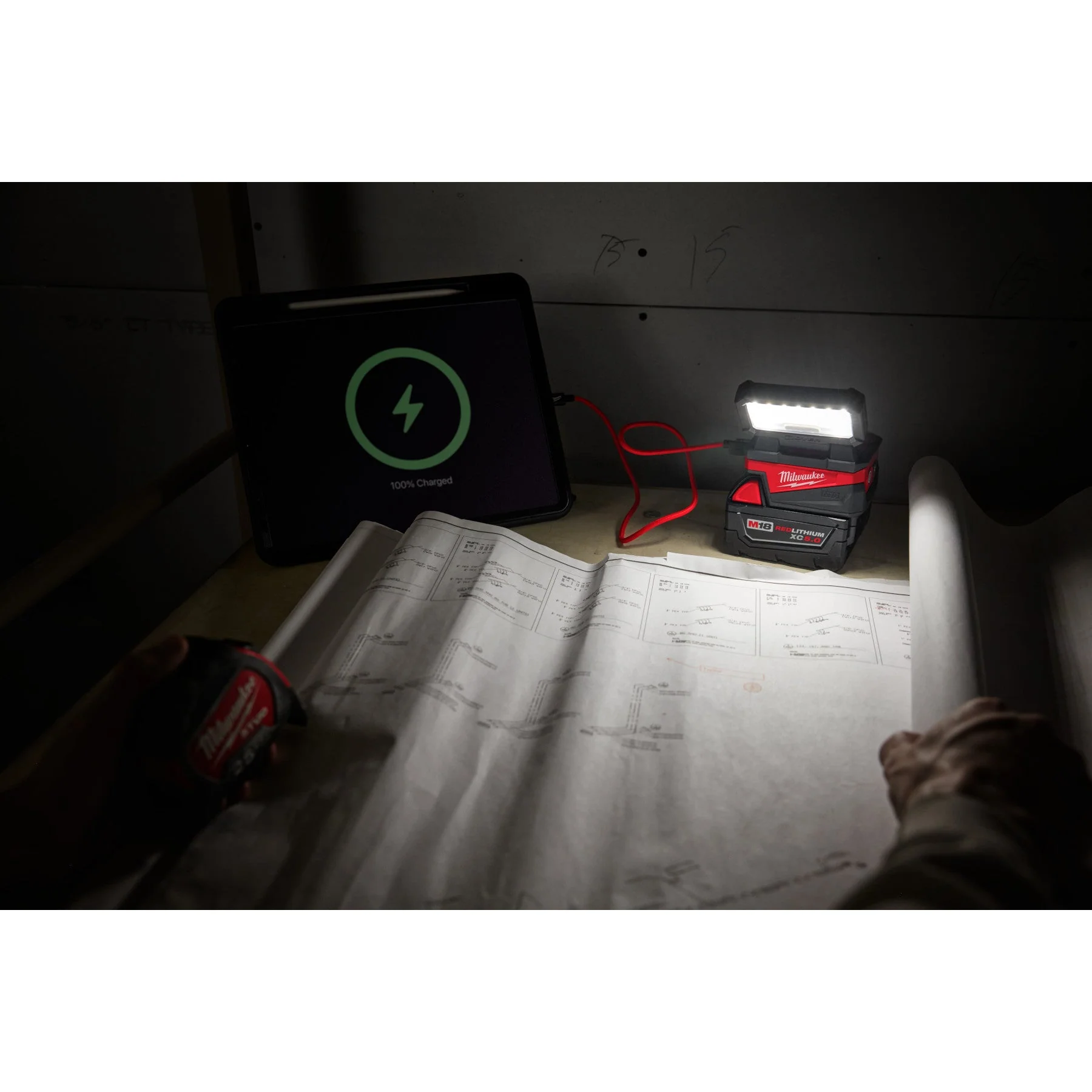 Milwaukee 2359-20 M18™ ROVER™ Compact Folding Flood Light w/ USB Charging - Image 17