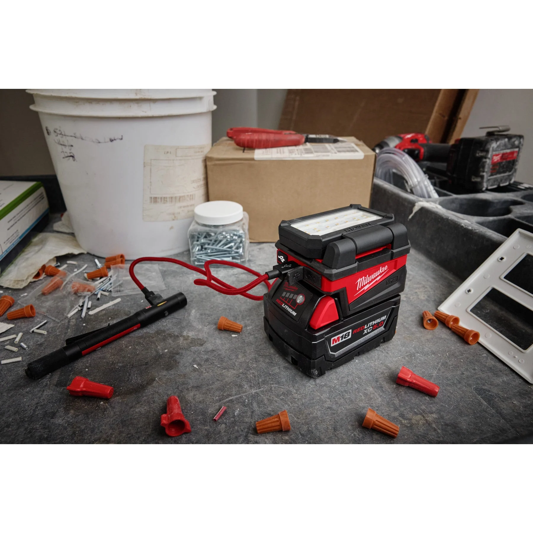 Milwaukee 2359-20 M18™ ROVER™ Compact Folding Flood Light w/ USB Charging - Image 9