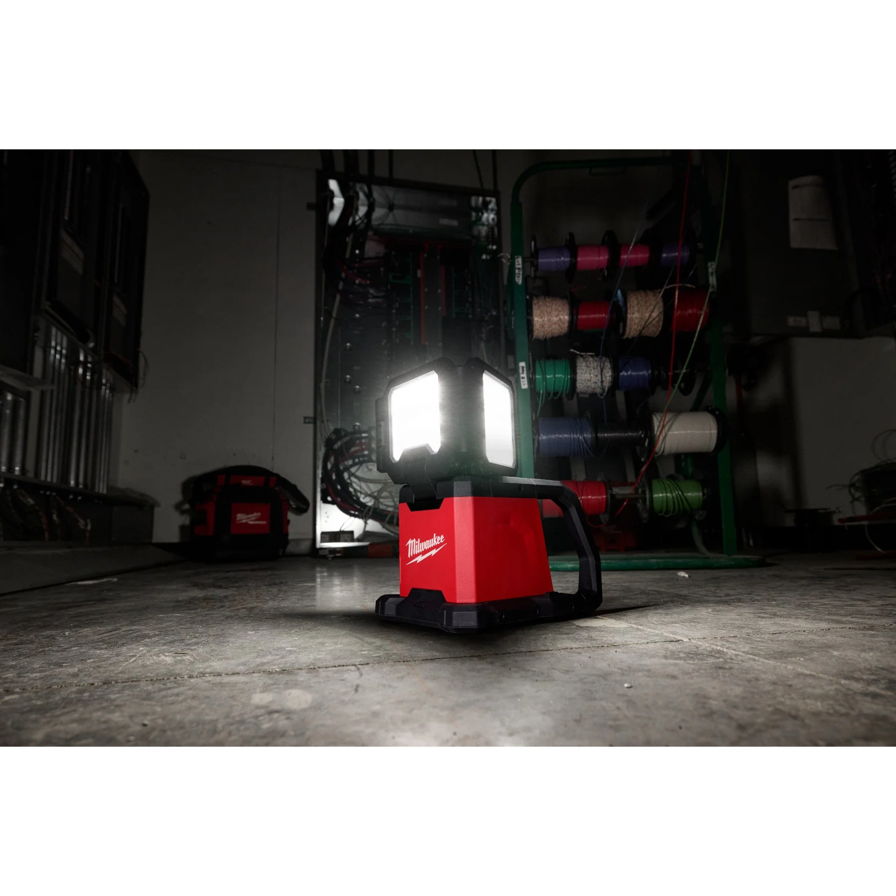 Milwaukee 2368-20 M18™ ROVER™ Dual Power Triple-Panel Flood & Area Light - Image 17