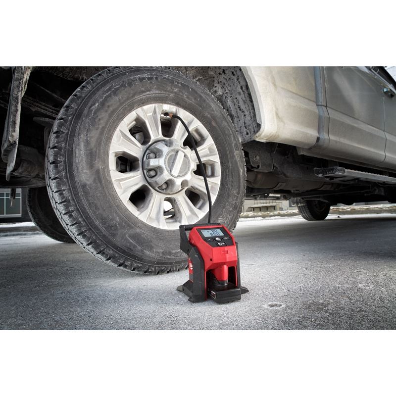 Milwaukee 2475-21XC M12â„¢ Compact Inflator - Image 3