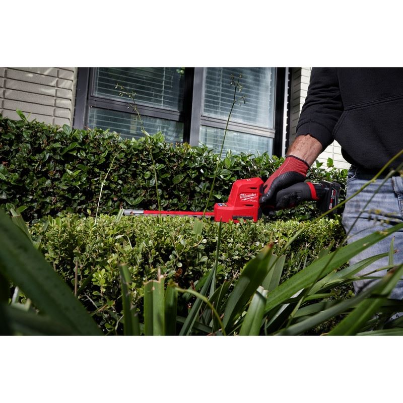 Milwaukee 2533-20 M12 FUEL 8in Hedge Trimmer - Image 9