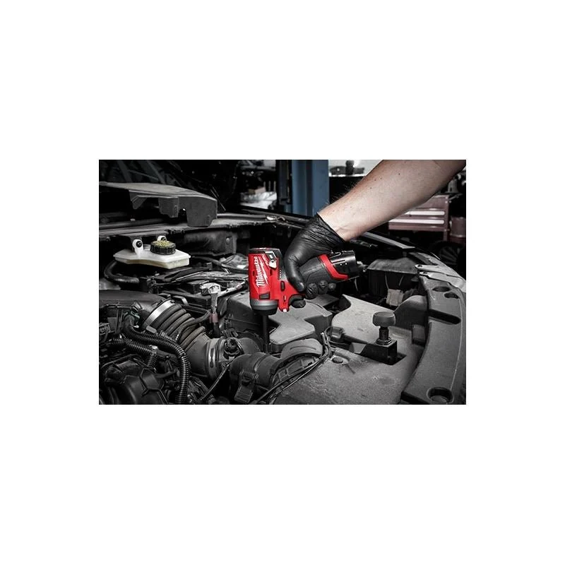 Milwaukee 2552-22 M12 FUEL 1/4" Stubby Impact Wrench Kit - Image 5