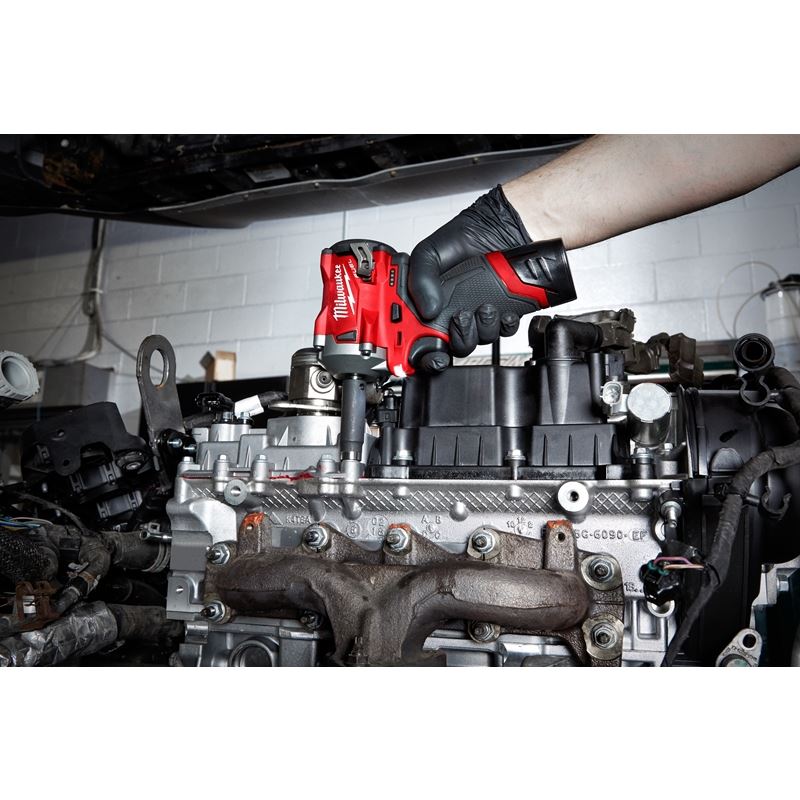 Milwaukee 2554-22 M12 FUEL 3/8" Stubby Impact Wrench Kit - Image 9