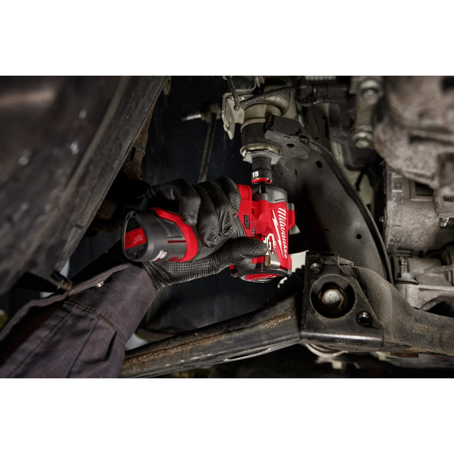 Milwaukee 2562-20 M12 FUEL™ Stubby 3/8" Impact Wrench - Image 9